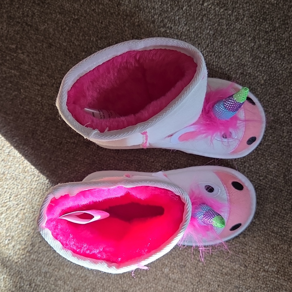 Kids Unicorn Slipper Boots - Picture 3 of 5